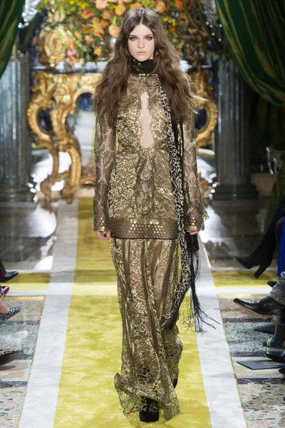 Look 29